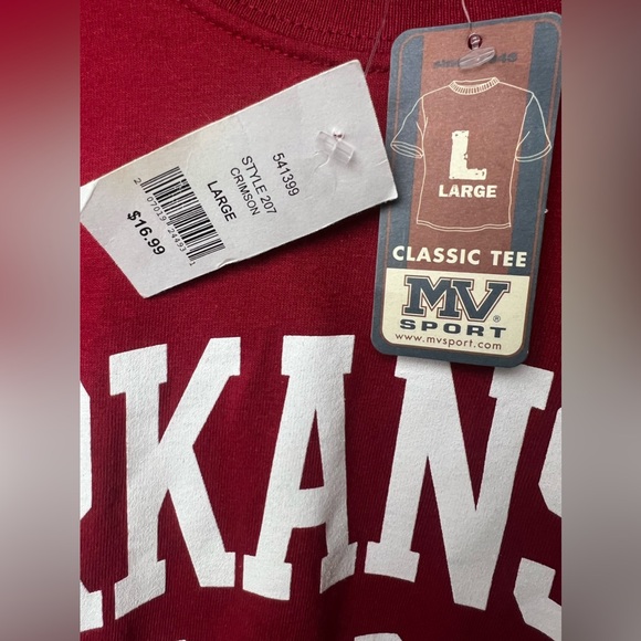 Classic MV Sport Arkansas Razorbacks Football 100% Cotton Red Large T-Shirt NWT - Picture 3 of 4